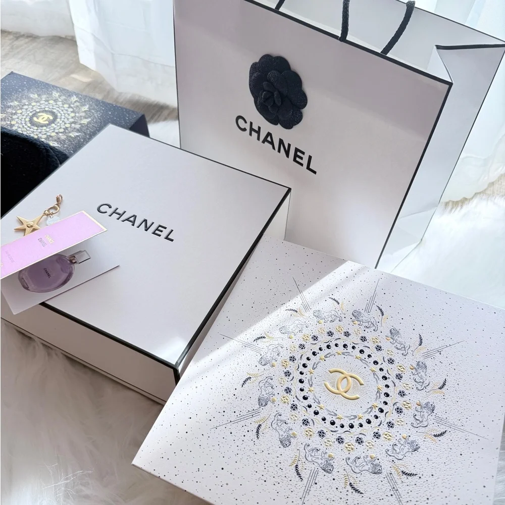Chanel 2025 Holiday Gift Set with Gift Box - Picture 3 of 12